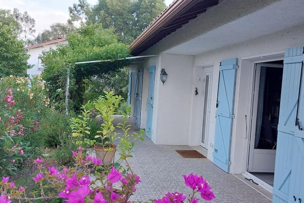 Villa De Charme Avec Piscine Saint-Jory Екстер'єр фото